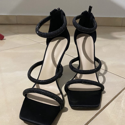 Black sandals with rhinestones size 37 like new