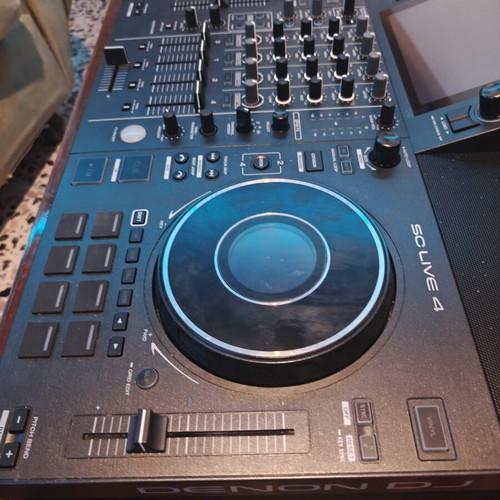 Denon SC Live 4 DJ controller