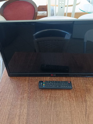LG LED TV 22" Full HD 22LN549M used with remote control without stand