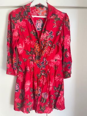 Φλοράλ μίνι φόρεμα Zara μεταχειρισμένο, κόκκινο, μέγεθος XS