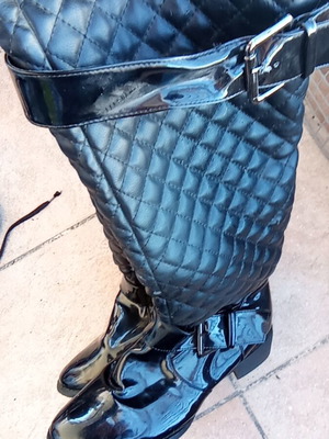 Women's quilted boots with fur like new, size 40, black and white