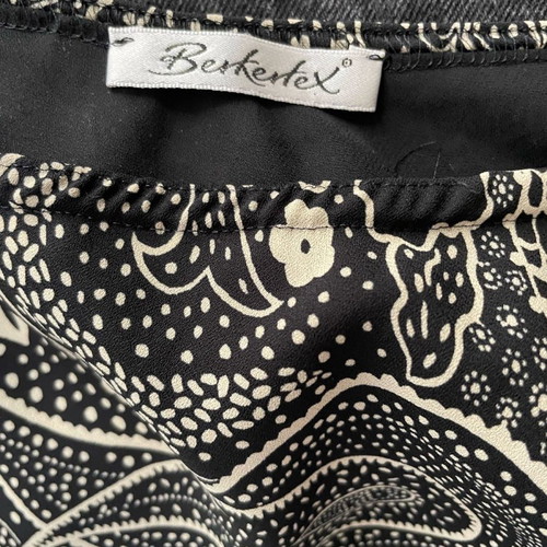 Berketex summer skirt used, UK 18 / EU 46, black and cream pattern