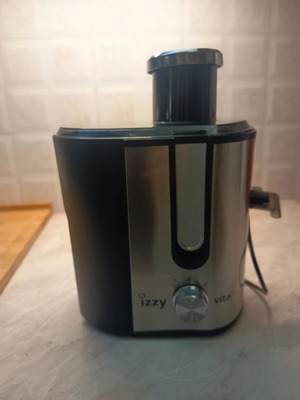 Izzy Vita juicer like new, fully functional