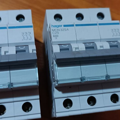 HAGER triple-pole fuse set like new, 6 pieces
