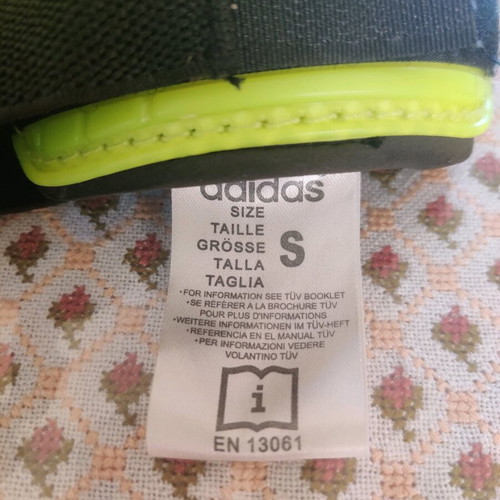 Adidas kids shin guards like new