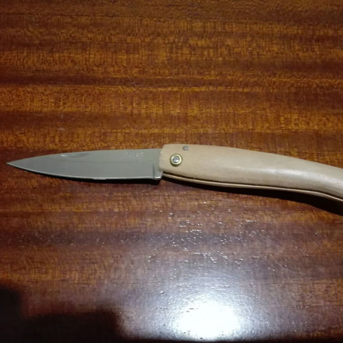 Traditional folding knife like new with wooden handle De Agostini