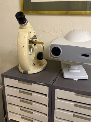 Οφθαλμολογικός εξοπλισμός μεταχειρισμένος με δοκιμαστικά γυαλιά και Haag Streit