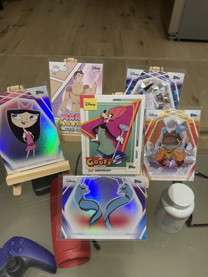 Disney insert Topps cards new