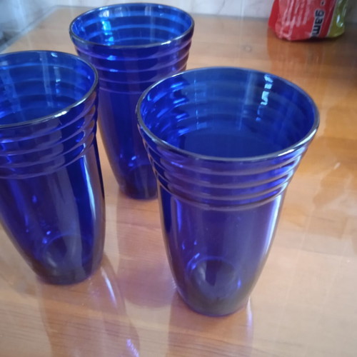 Large water glasses set of 3 like new
