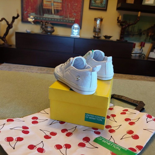 Benetton children's sneakers size 25, white
