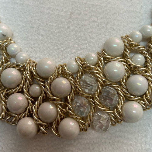 Necklace with pearls and crystals like new, beige and gold