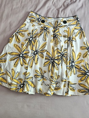 Twenty One cotton skirt new, size S, cream with mustard and black flowers
