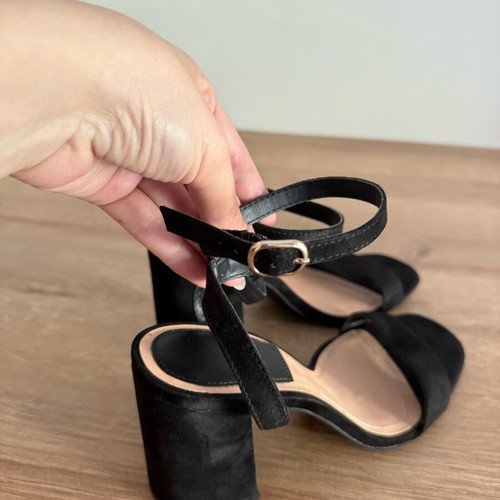 Stradivarius black sandals with thick comfortable 8cm heel used