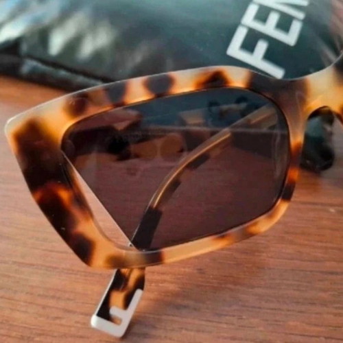 Fendi sunglasses tortoise shell like new, brown