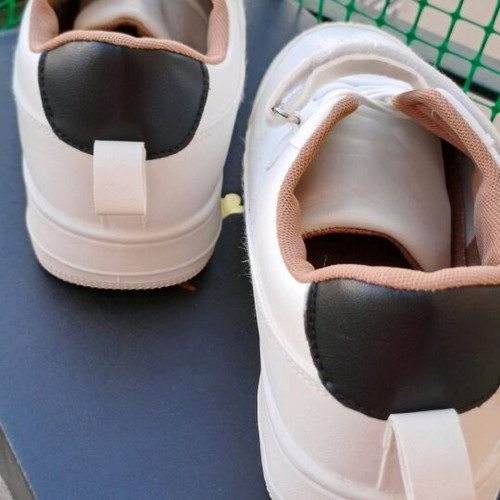 Athletic shoes like new, white with brown details, size 38