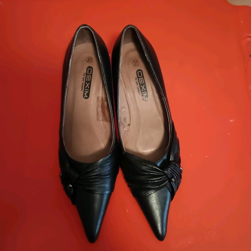 Dexim Pumps No37 with low heel like new