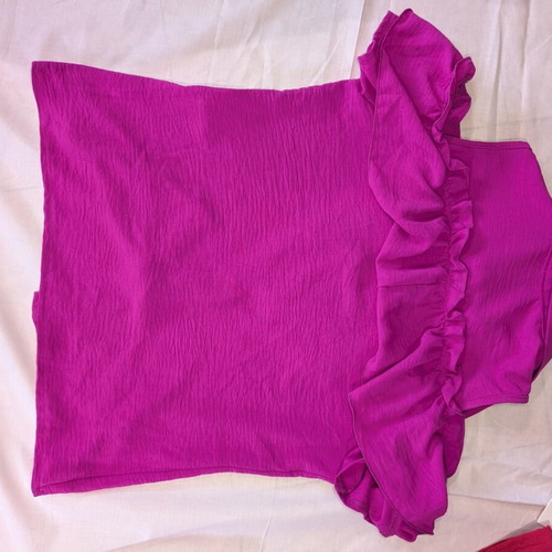 Set of 2 blouses one size fuchsia and pink with ruffles and lace new