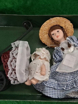 Porcelain Doll with Baby by De Agostini used