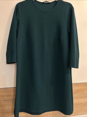 Stradivarius dress green long-sleeve straight fit like new, size M
