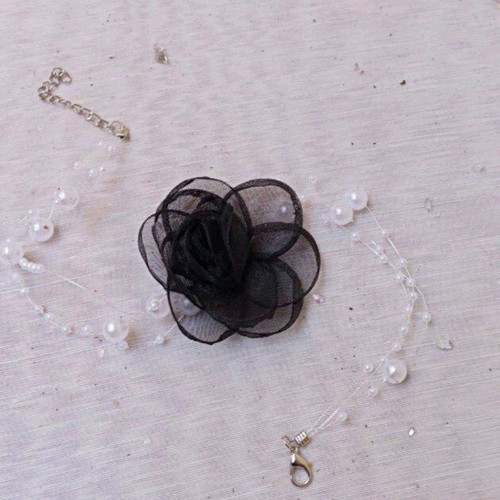 Choker with black flower and white pearls new, adjustable length