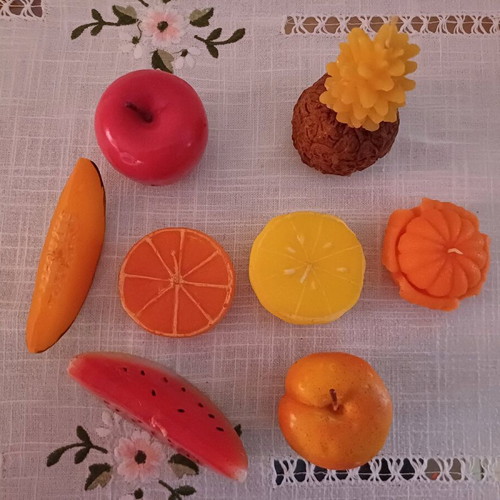 Scented candles new, set of 8 fruit shapes