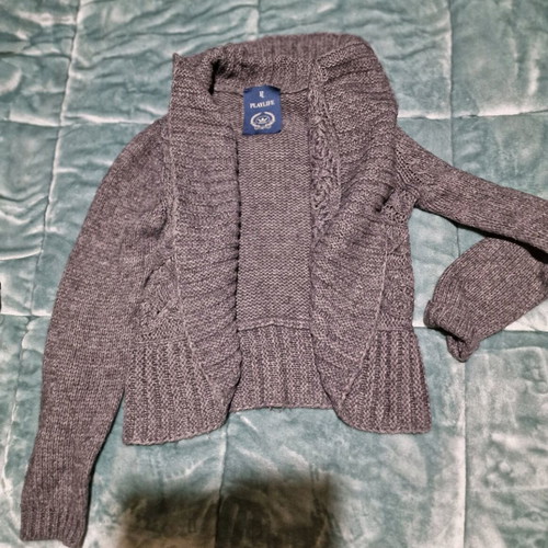 Knitted cardigan short like new, gray, size S