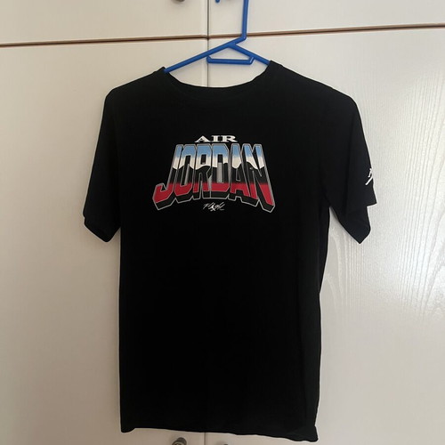 Jordan T-shirt XL for boys 13-15 like new, black