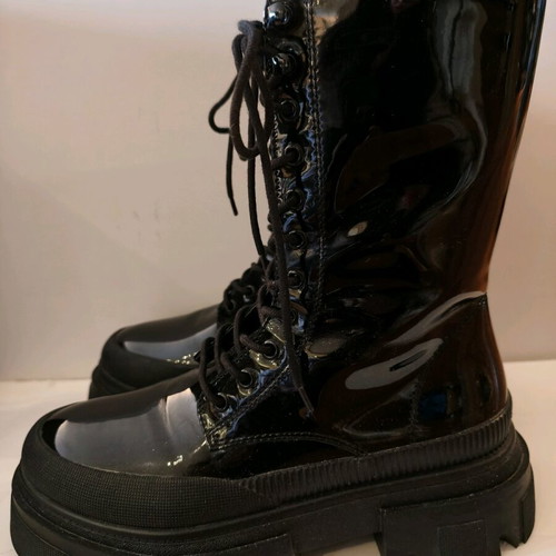 Αρβυλάκια λουστρίν Bershka με ενισχυμένη chunky σόλα, νούμερο 41, σε άριστη κατάσταση