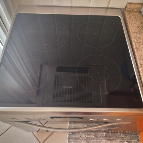 Pitsos electric oven with ceramic hob, 66 liters