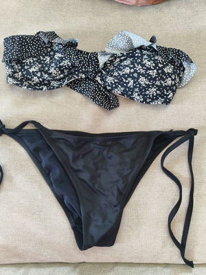 Floral bikini with removable padding like new, black and white
