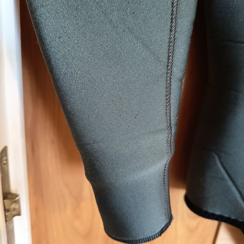 Kartalias 5mm diving suit like new, lycra
