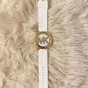 Michael Kors Ολοκαίνουριο Ρολόϊ αξίας 250$! Με το καρτελάκι!