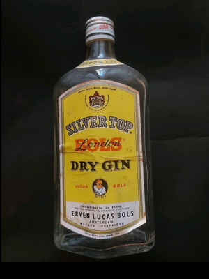 Collectible Gin Lucas Bols Silver Top bottle vintage like new, 1973