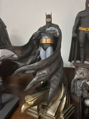 Batman (Alex Ross) CCXP Exclusive 1/10 Statue by Iron Studios like new with box