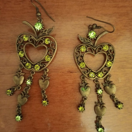Bronze earrings with green beads like new