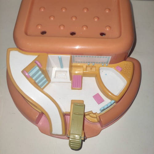 Polly Pocket set of 3 with 1 figure like new