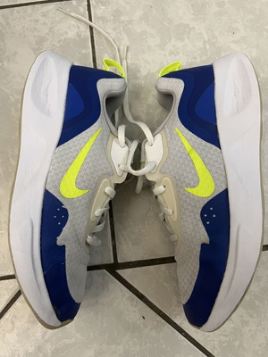 Nike athletic shoes used, size 37.5, white