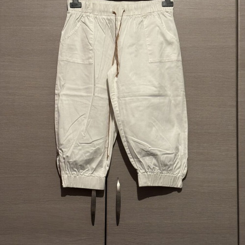 Skiadarese White Capri Bermuda with Zipper, like new, size 46