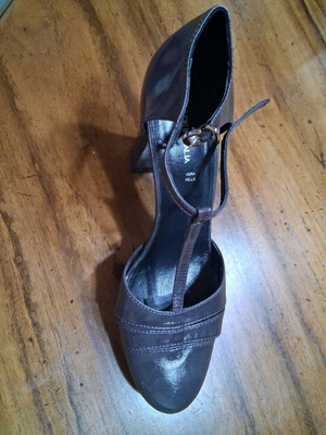 Shoe with strap Made in Italia like new, brown