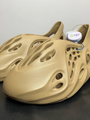 Adidas Yeezy Foam Runner Clay Taupe нов, размер 42