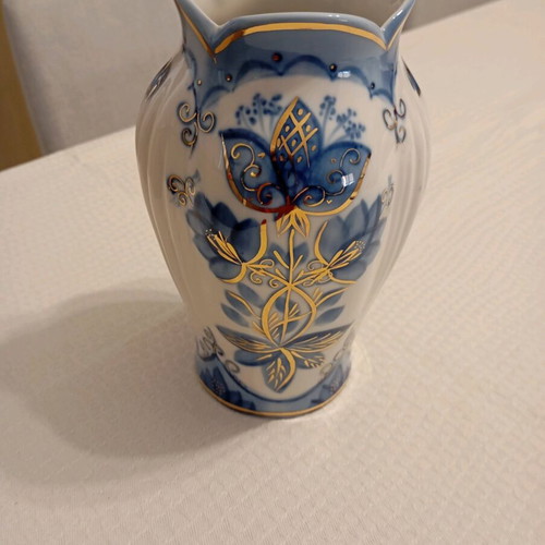 Chinese vase vintage like new