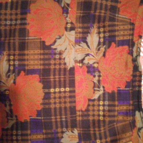 Plaid floral skirt used with waistband and back slit