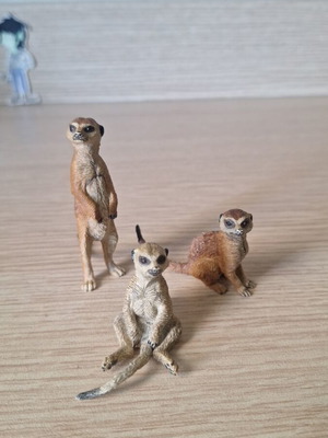 Papo 2008 collectible meerkat figure set of 3