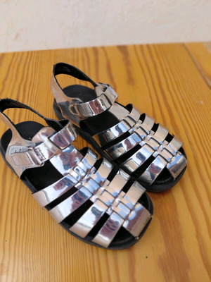 Silver Zara girls sandals size 27 like new
