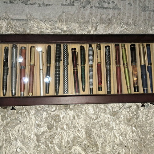 De Agostini collectible pens new, set of 20 with case