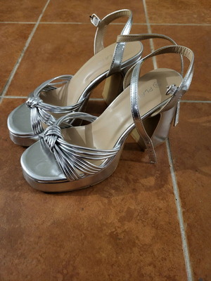 Silver sandals size 39 like new