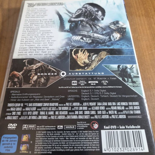 Alien vs. Predator DVD like new, action and fantasy