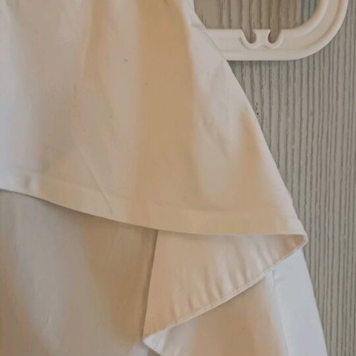 Zara white crop top with back opening like new, cotton fabric