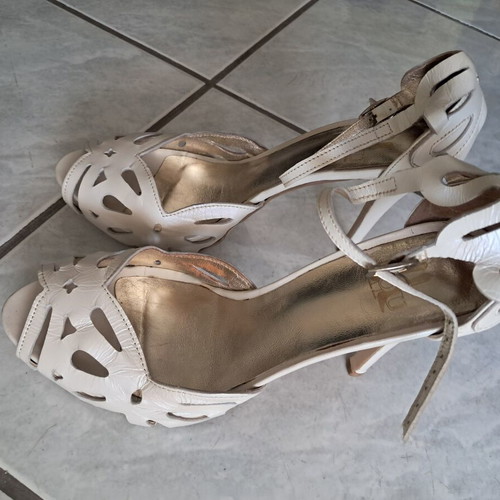 Handmade bridal leather sandals size 41, like new, white sugar color