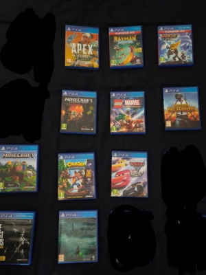 PlayStation 4 games pack of 11, like new, compatible with PS5